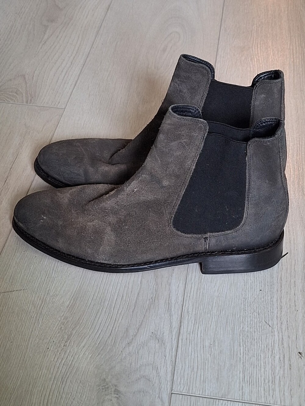 Thursday Boot - Gray Suede Chelsea boots size 9